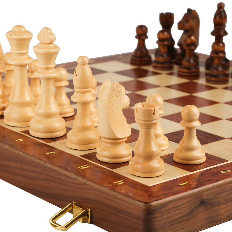 Schachspiel aus erstklassigem  – Board Game Yearbook Bewertung und Preis